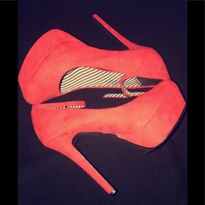 Fuschia Stiletto heels 💖